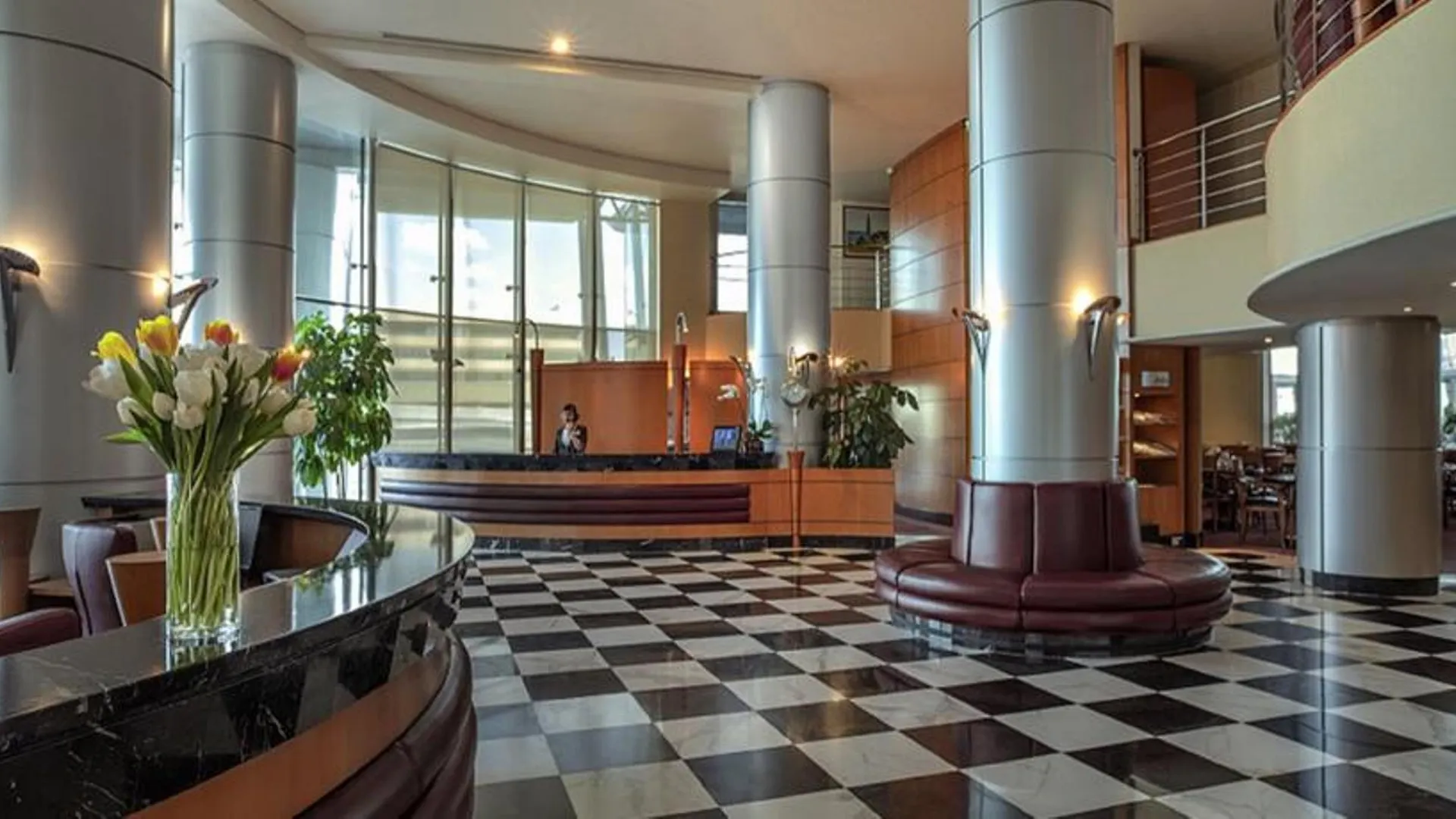 J5 Hotels - Port Saeed Дубай 3*,