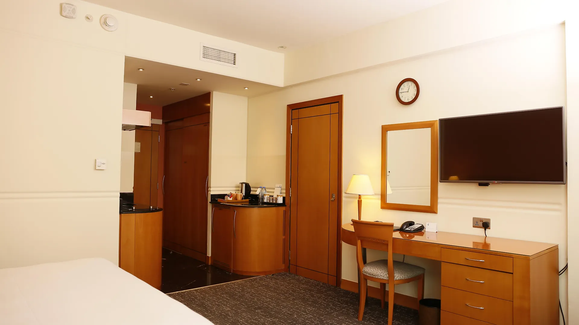 J5 Hotels - Port Saeed Дубай